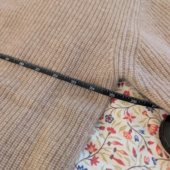 NWT Quince Mongolian Cashmere Boyfriend Cardigan In Oatmeal - Picture 3 of 5